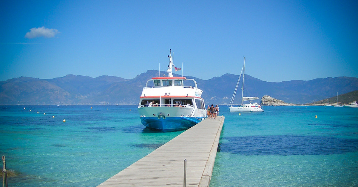 Los mejores fondeaderos de Córcega: guía completa del navegante