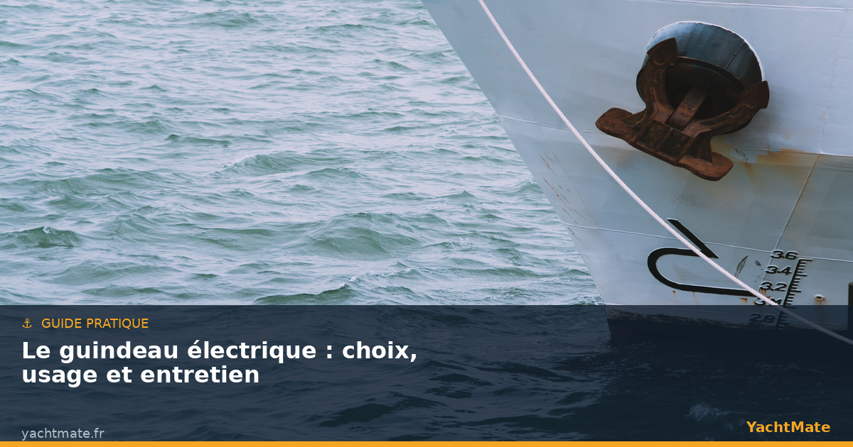 Étrave de bateau et chaîne de mouillage illustrant le rôle du guindeau électrique